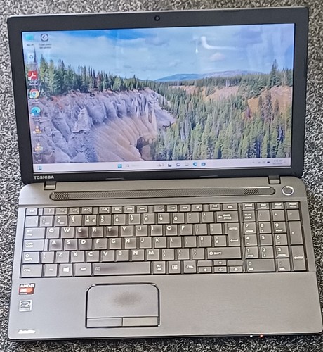 GRADE A 15.6INCH TOSHIBA C50D-A-13G AMD6-5200 8GB 128GB SSD WIN11 PRO - Picture 2 of 12