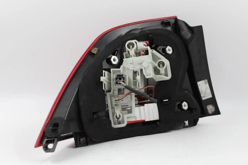 Cuarto de luz trasera para pasajero derecho montado en panel VIN Y 2014-2018 VOLVO S60 #4038 Foto 2 de 4