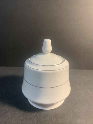 Scarsdale  Sugar Bowl wit Lid  8079  White And Silver 5" - Picture 1 of 8