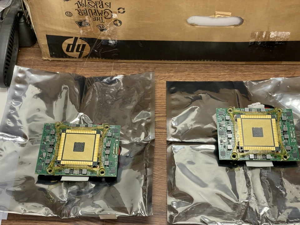 881115-001 Hewlett Packard Enterprise Intel Itanium 9740 8 Core Processor - Image 2 of 2