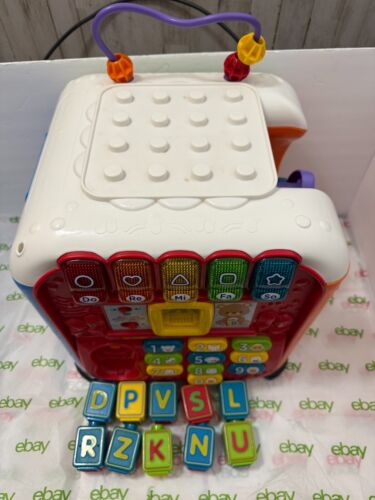 VTech Ultimate Alphabet Activity Cube (colori assortiti) con 10 blocchi - Foto 2 di 8
