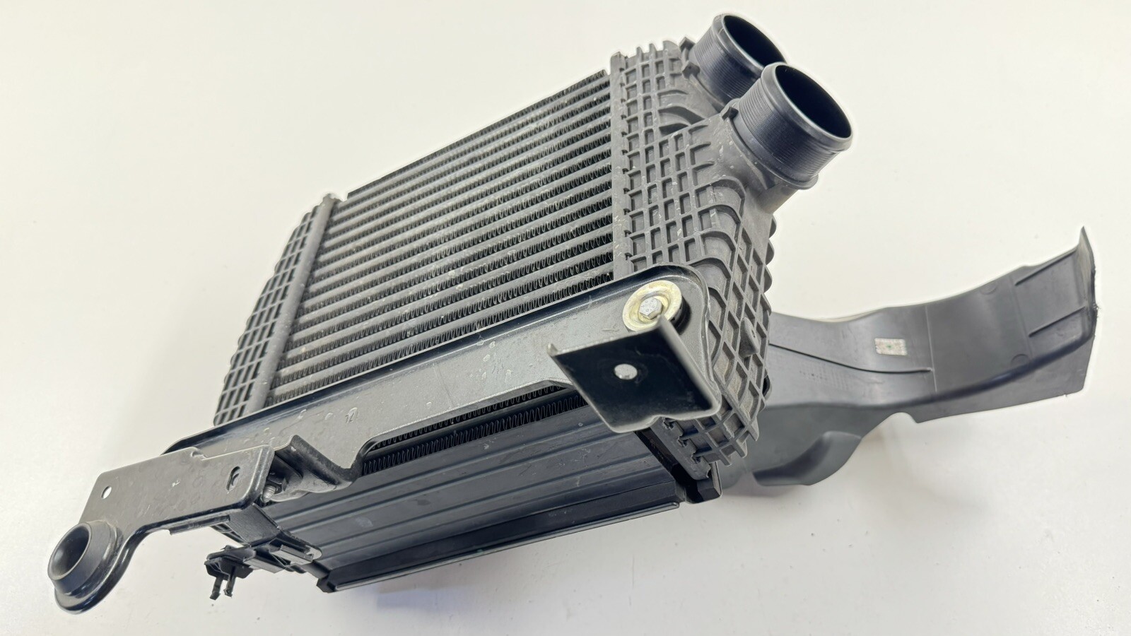 18-23 MASERATI GHIBLI PASSENGER RIGHT TURBO INTERCOOLER W/ DUCT 670039351 OEM