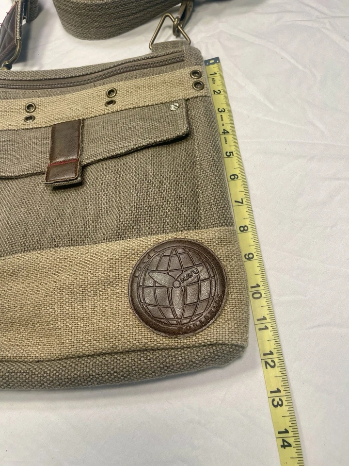 Bolso Bandolera Kavu Color Neutro Beige Y Marrón Correa Ajustable Foto 3 de 4