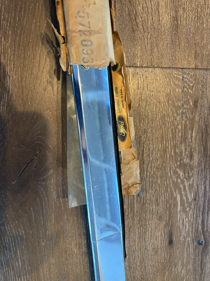 NOS 1973-1975 Ford LTD Galaxie front door belt moulding D3AZ-5720934-B - Image 4 of 4