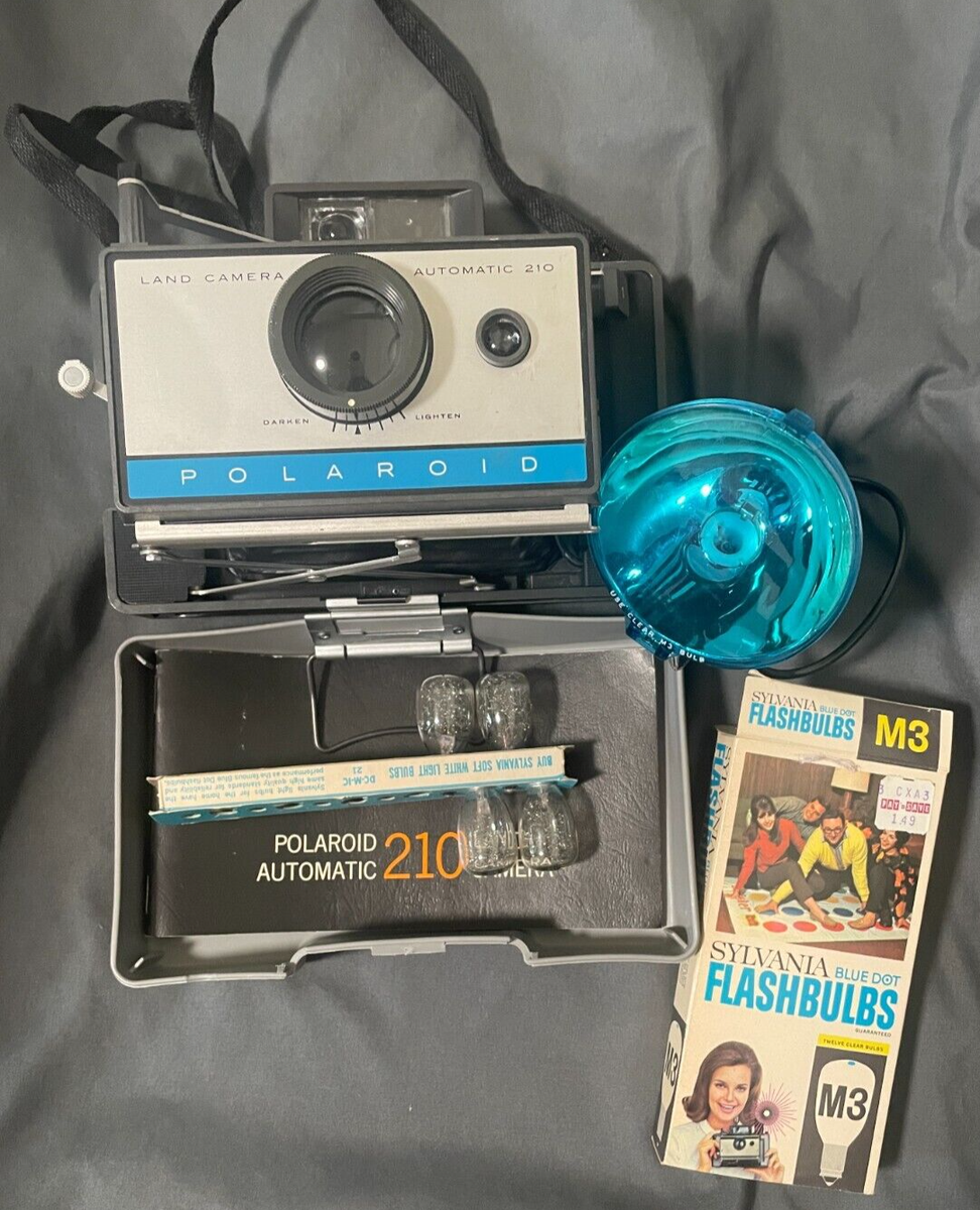 Polaroid Automatic 210 Land Camera 1967-69 With Old Case And Extras - Main Image
