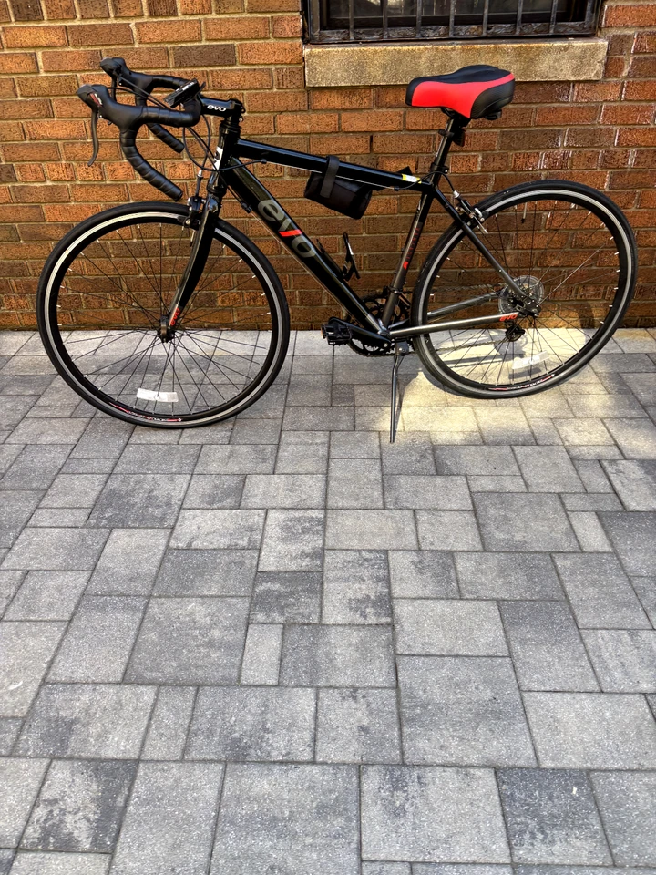 2017 Black Used/ Great Condition EVO road bike - Image 3 of 4