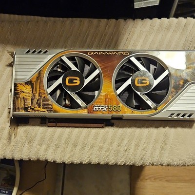 Gainward NVIDIA GeForce GTX 580 Grafikkarte mit Lüfter & Kühlkörper