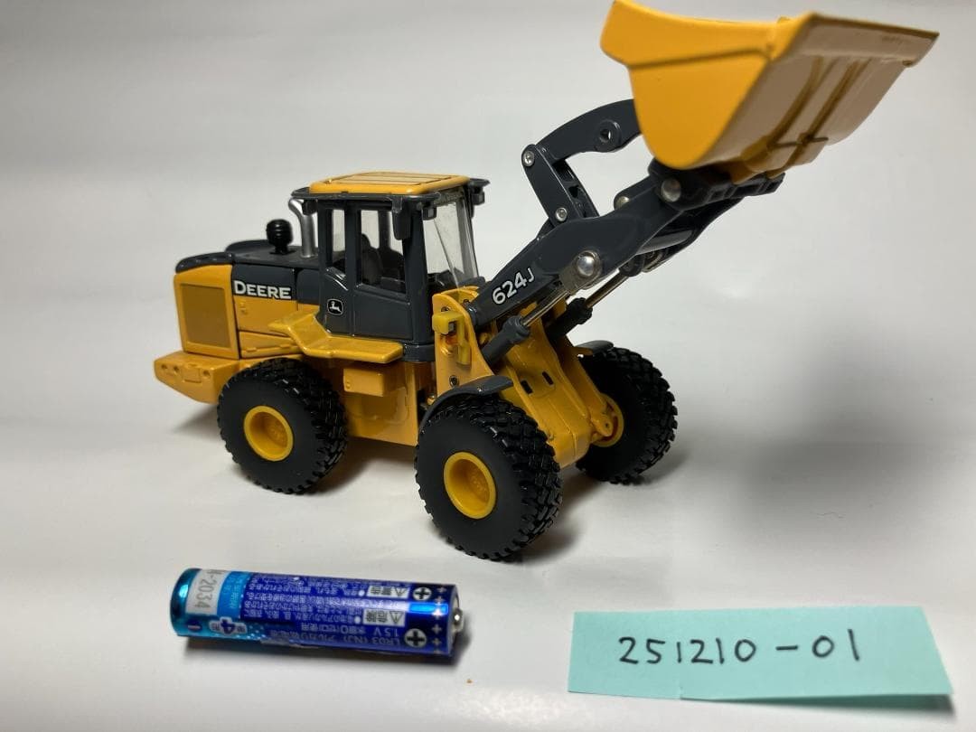 JOHN DEERE 624J WHEEL LOADER 1/50 SCALE MODEL #2d9057
