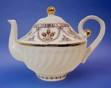 Teapot Lomonosov Imperial Porcelain 22K Gold 1774 St. Petersburg Russia 5.5" Evc