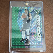 Panini 2022-23 Mosaic Give and Go Prizm Luka Dončić #5 Mavericks Basketball Card
