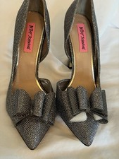 Betsey Johnson  Poesy Silver Bowed Stiletto Heels  Size 9  New