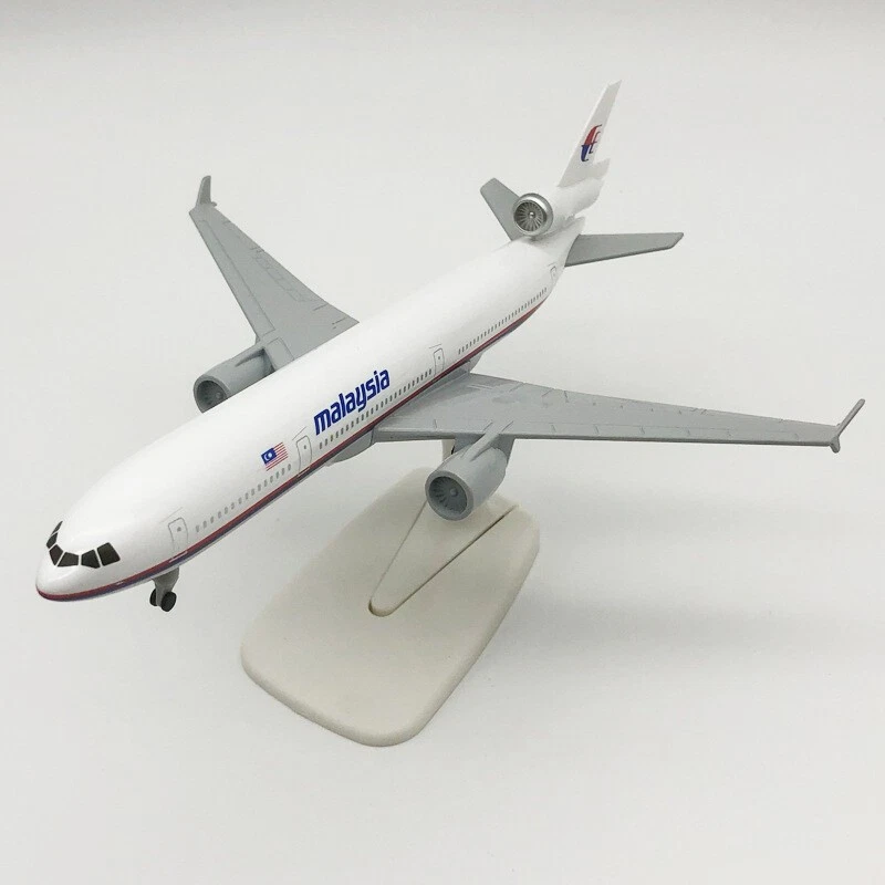 Modellino Aereo Diecast 1:300 - McDonnell Douglas MD-11 Malaysia Airlines - 20cm - Immagine 4 di 4