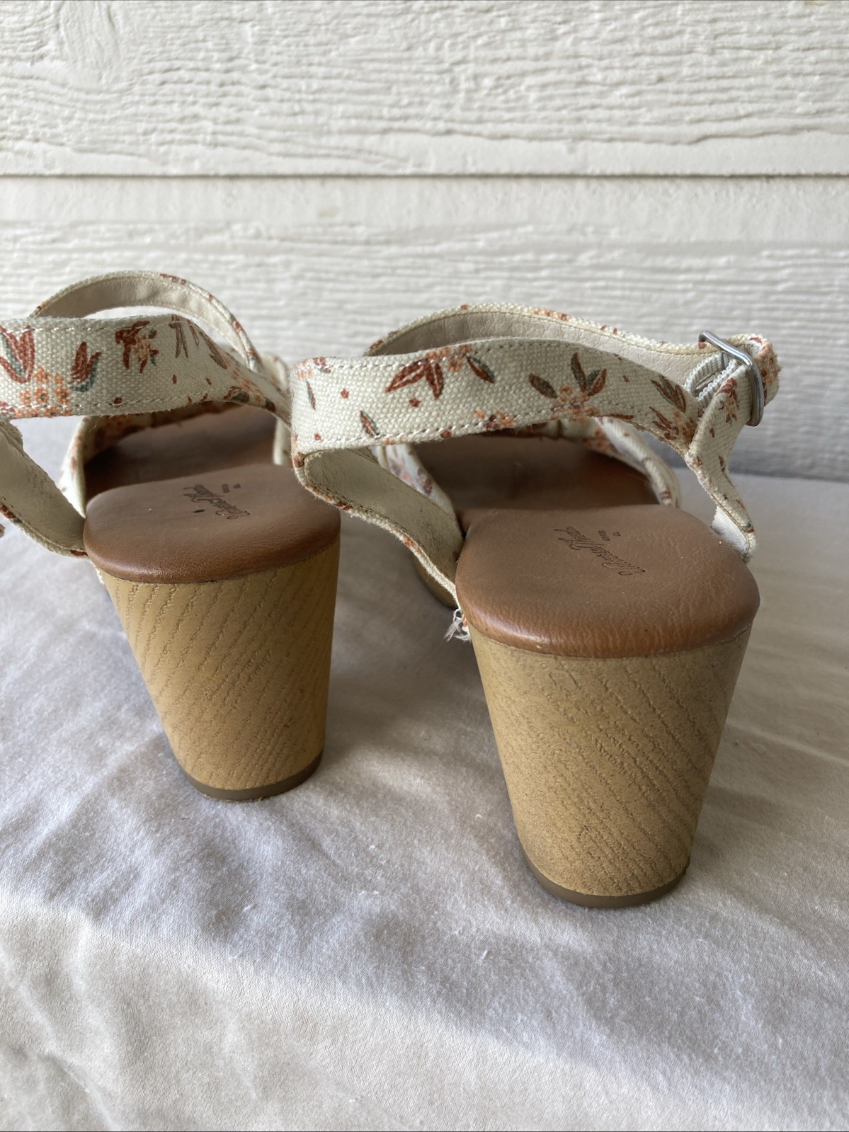 Universal Thread Platform Sandals Cream Floral Ca… - image 10