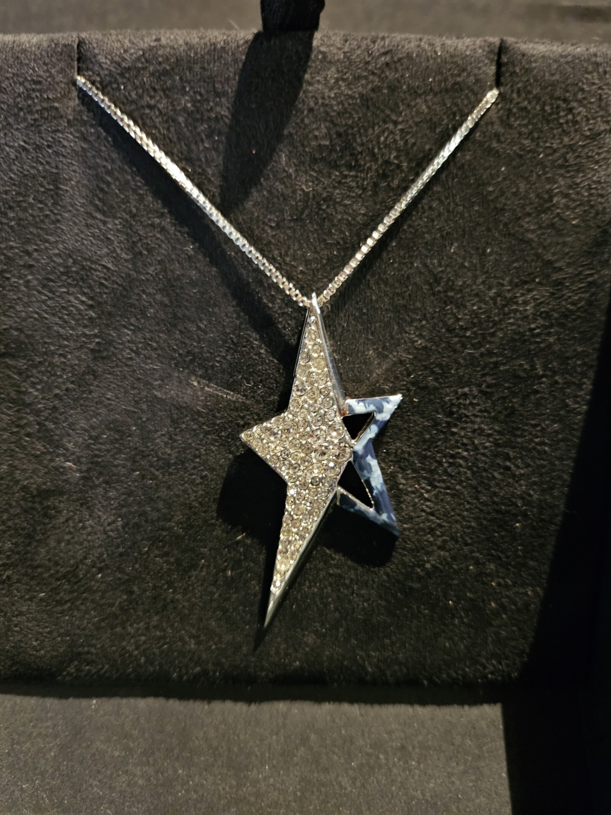 Collier Femme Thierry Mugler bijou acier inoxydable argenté moderne