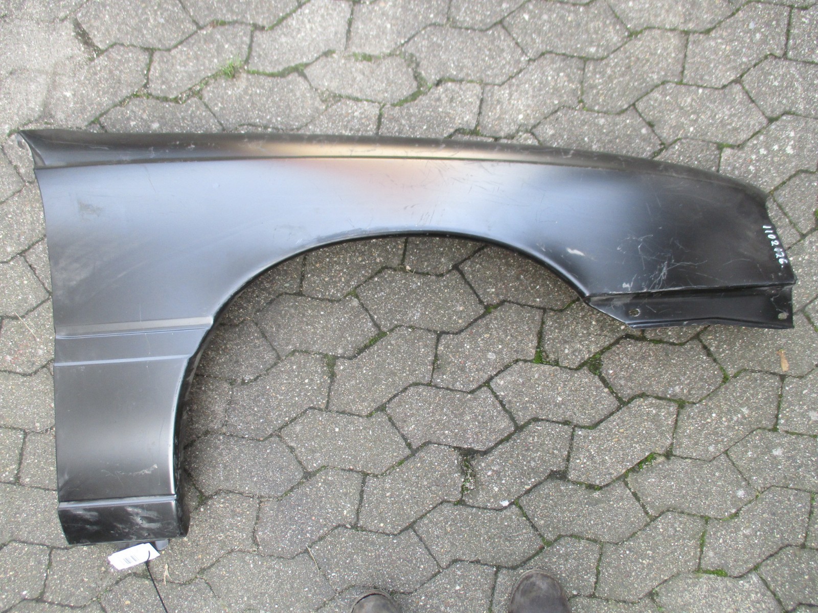 Opel Omega A Kotflügel rechts front fender right 1102126 90277839  