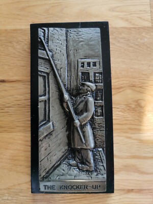 WANDTAFELN einer vergangenen Ära - The Knocker UP Wandbehang Plakette.