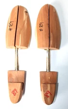 Pair of Cedar Wood Rochester Shoe Tree Co. Split-Toe Men's Size ? Made in U.S.A.
