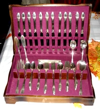 1847 Rogers Bros 1937  FIRST LOVE Flatware for 12 w/ Chest 80 pc No Monograms