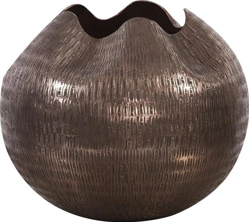 Textured Copper Vase with Pinched Scalloped Design - Picture 1 of 2