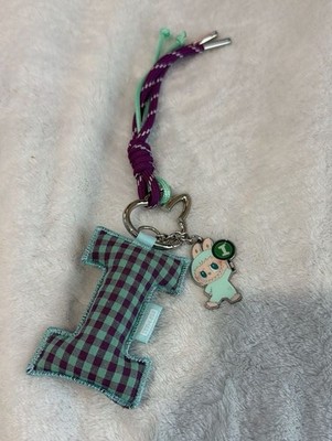 Pop Mart The Monsters Pin for Love Labubu Letter I Pendant Keychain