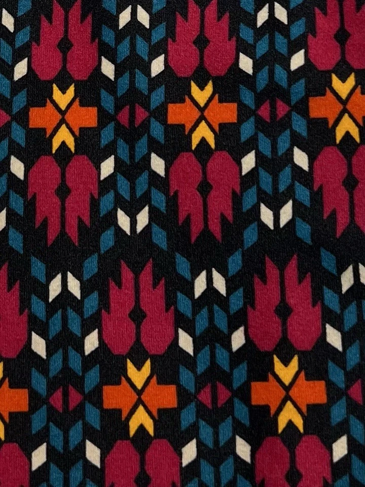 LuLaRoe Leggings OS One Size BLACK Magenta Cable KNIT Chevron Arrows Casual SOFT - Image 3 of 4