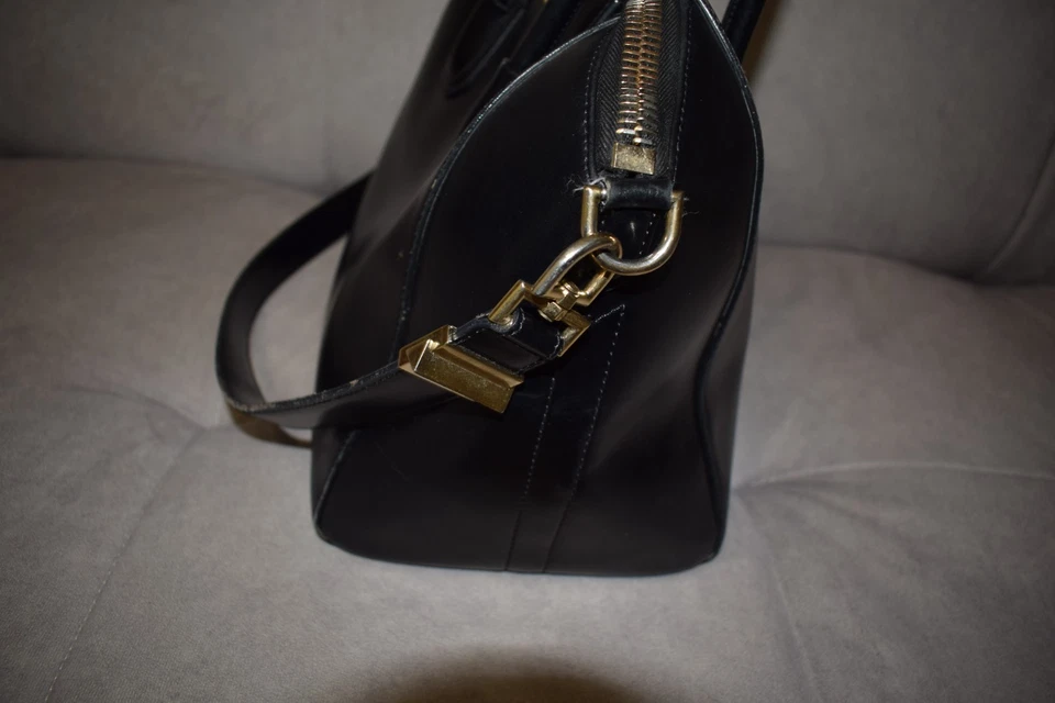 Bolso de Mano Givenchy Antigona Negro Liso Bolso de Hombro Mediano Hecho en Italia Foto 4 de 4