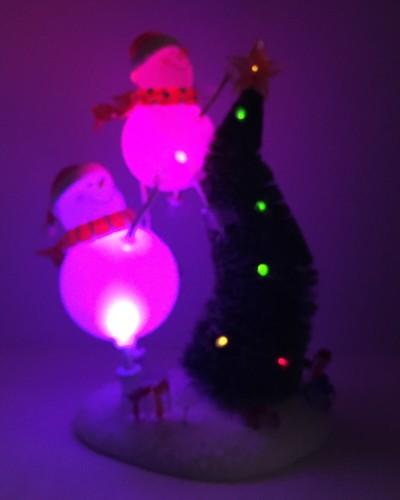 KIRKLAND Snowmen With Tree Color Changing LED Christmas Figure Christmas in Box - Picture 3 of 11