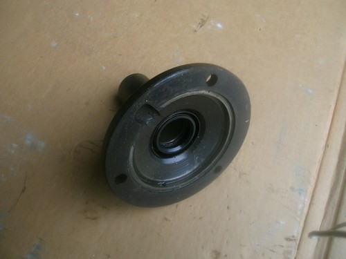 1962 - 1966 FORD MUSTANG FALCON DAGENHAM 4 SPEED 6CYL TRANSMISION INPUT RETAINER - Picture 2 of 3