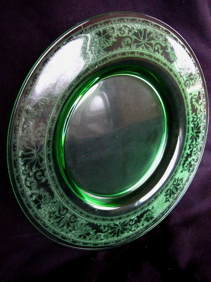 ANTIQUE~ETCHED~ROYAL#273~FOSTORIA GLASS~CLEAR GREEN~8 1/2" LUNCH PLATE~EXCELLENT - Image 2 of 4