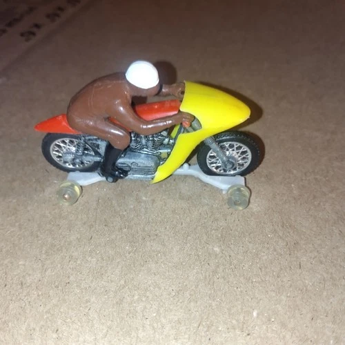 Hot Wheels Rrrumblers 1971 Rip Snorter Motorcycle w Brown Rider Yellow Fairing