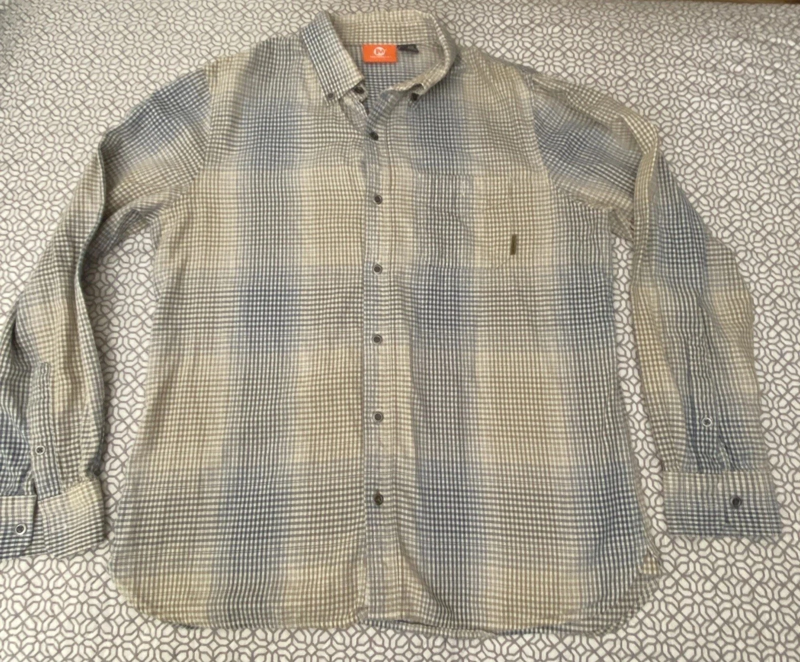 Merrell Shirt Men’s Medium Plaid Check Long Sleeve Button Up Camp Hiking