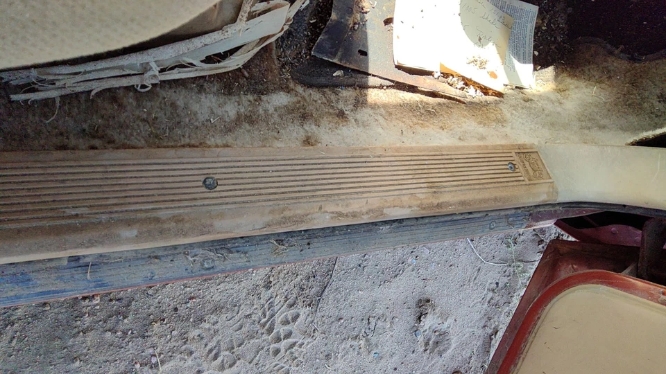 1985 Pontiac Sunbird Passenger Right Lower Sill Step Moulding Trim Panel Oem Tan - Image 3 of 4