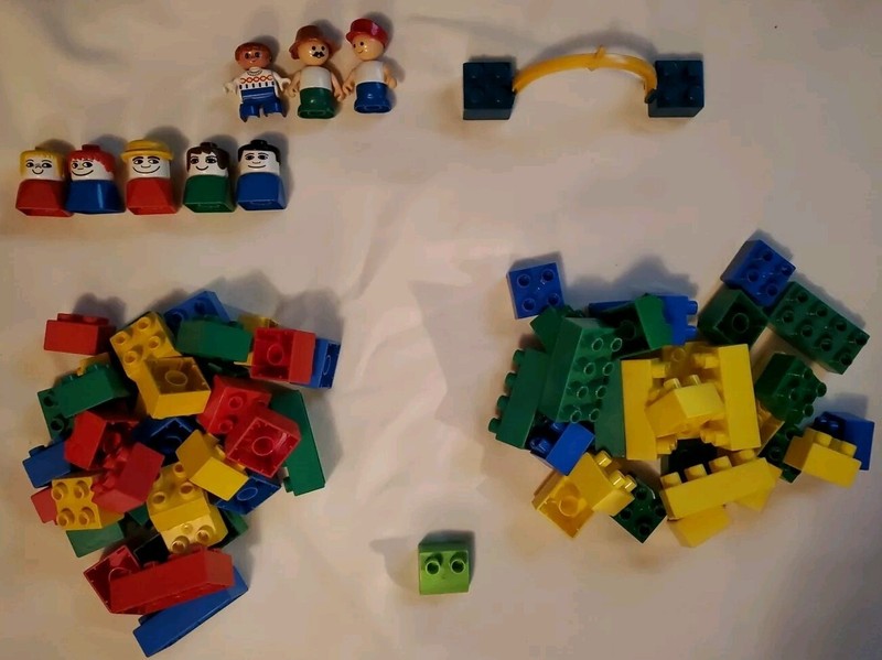 LOT OF 72 LEGO LARGE BRICKS & MEGA BLOKS - RANDOM PARTS - PIECES + 8 FIGURES