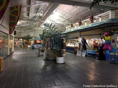 Inside the Lahaina Cannery Mall, Lahaina, Hawaii - 2017 - Color Photo Print