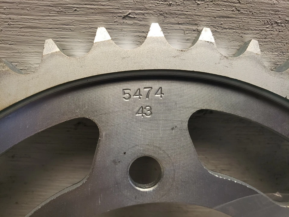 Piñón trasero de acero Yamaha FZ600 YZF600R R6S Sunstar 43T 2-547443 Foto 2 de 3