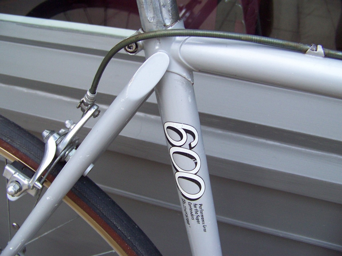 Vintage Bridgestone 600 Road Bike- Suntour Cyclone/ Ishiwata