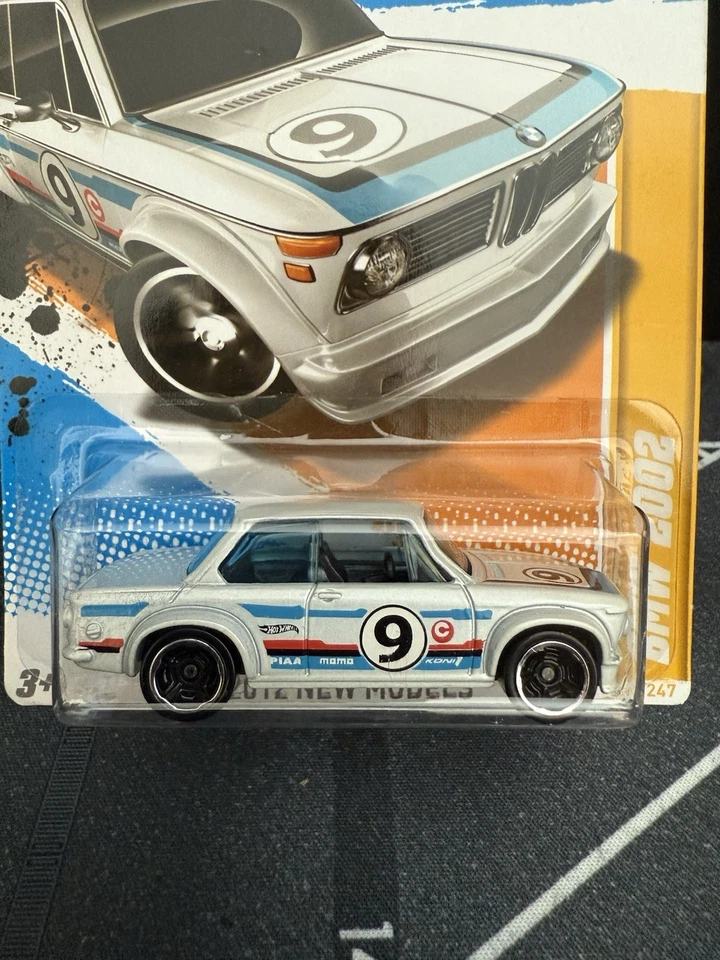 Hot Wheels - BMW 2002 (blanco perla) Foto 2 de 3