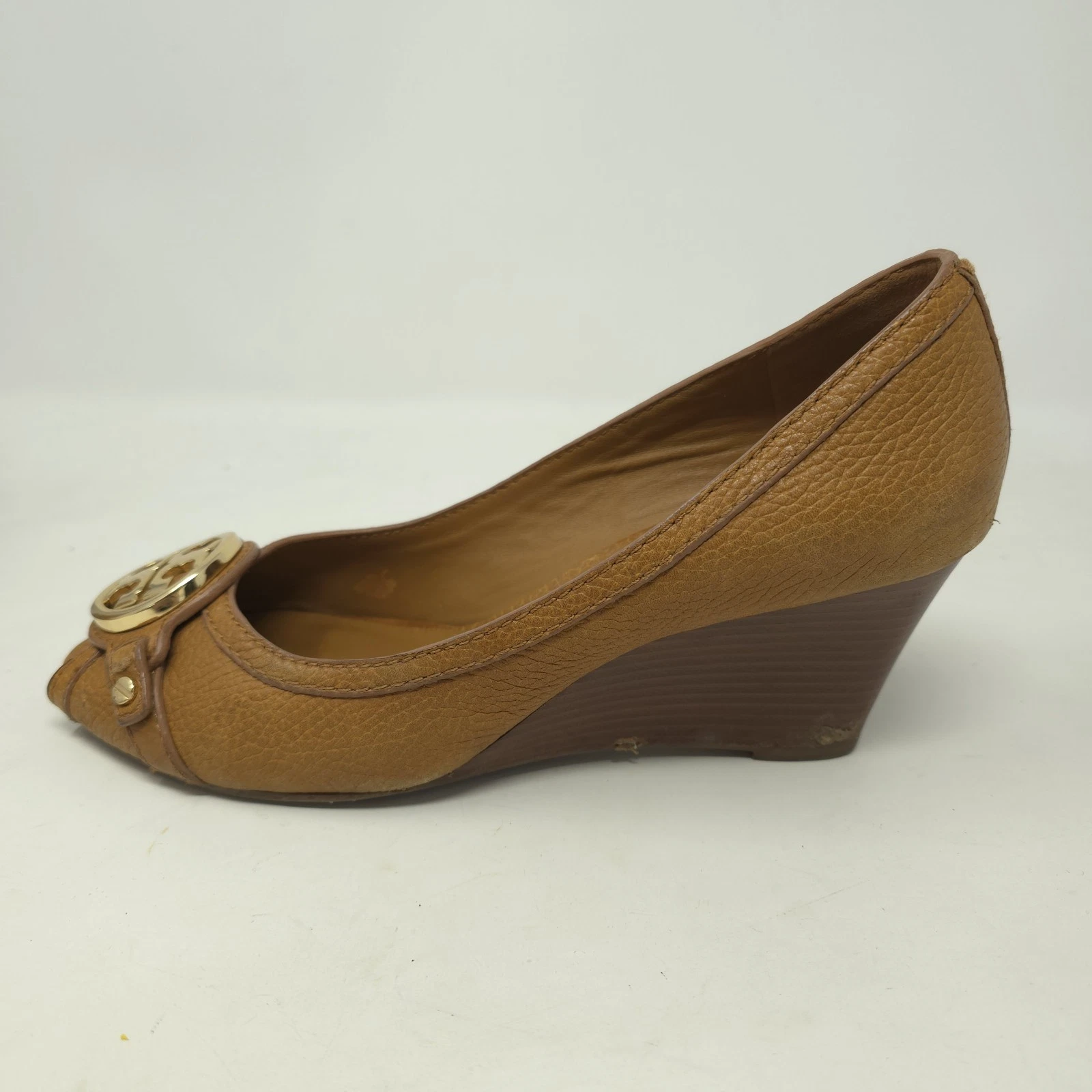 Scarpe eleganti taglia 8 5 M Tory Burch pelle marrone logo oro zeppa tacco punta aperta usate in ottime condizioni