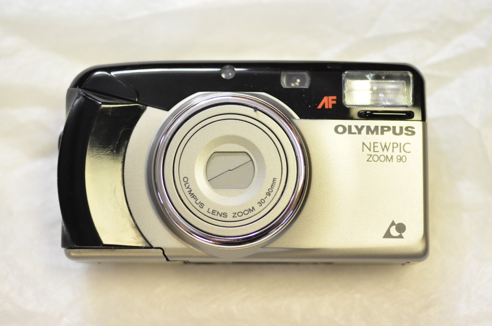 Olympus Newpic Zoom 90 APS Point & Shoot film camera w/strap, batteries