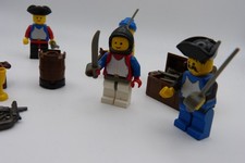 4 PERSONNAGES "LEGO" LES