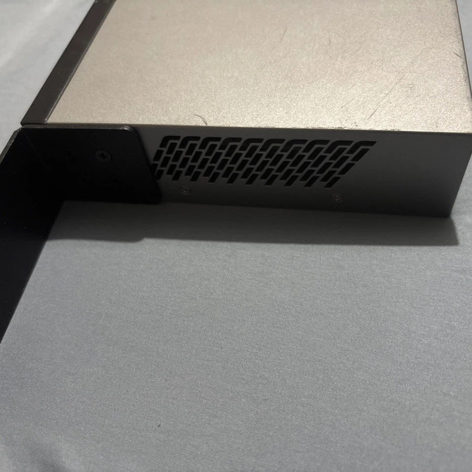 Cisco SG300-10MP 10 Port Gigabyte POE Managed Switch - Image 3 of 4