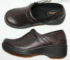 SafeTstep Women's Slip Resistant Gretchen Embossed Brown Paisley Clog Shoes  