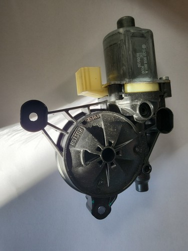 Audi VW Fensterhebermotor Motor Fensterheber Links 5Q0959801A