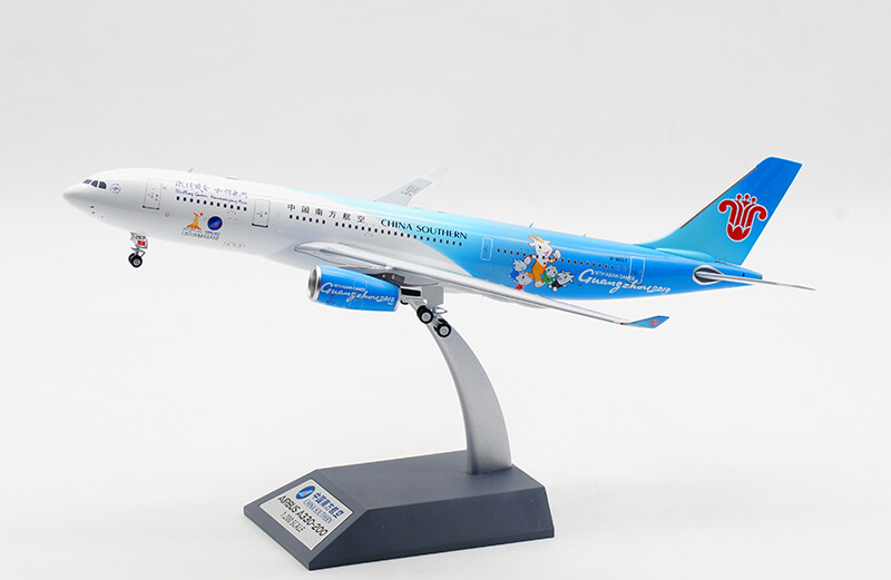 Inflight CHINA SOUTHERN AIRLINES AIRBUS A330-200 B-6057 1/400