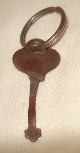Vecchia serratura lucchetto vintage/antica in metallo fuso porta mobili veicolo chiave 2"