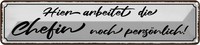 Blechschild 10X46 Cm Hier Arbeitet Die Chefin Noch Beruf Arbeit Deko Geschenk Me