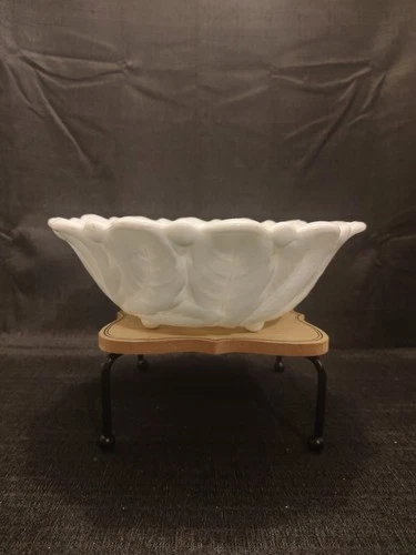 Vintage 9" Indiana Milk Glass Wild Rose Serving Bowl Shaped Like A Flower 7