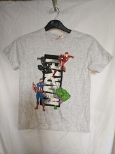 Camiseta Marvel Capitán América, Hulk, Iron Man, Pantera Negra Gris Manga Corta