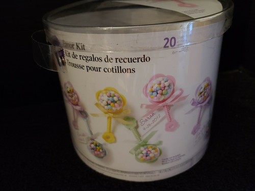 Wilton Baby 20 assorted fillable rattle favor kits with printable tags NIB Rare - Picture 4 of 6