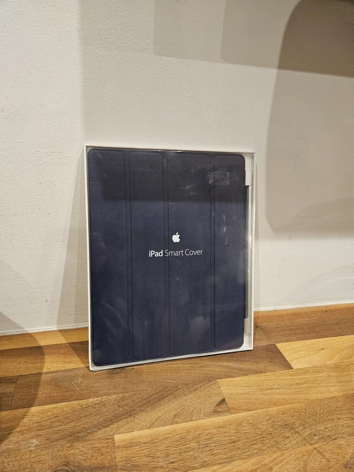 Genuine Apple Smart Cover MD303ZM/A Leather Navy for iPad 2/3 and 4 - NiB - Image 3 of 4